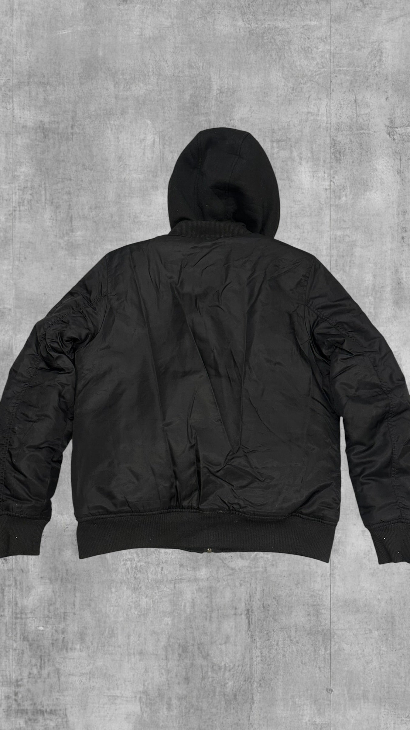 Alpha Industries Bomberjacke Schwarz mit flexibler innerer Kapuzenjacke M