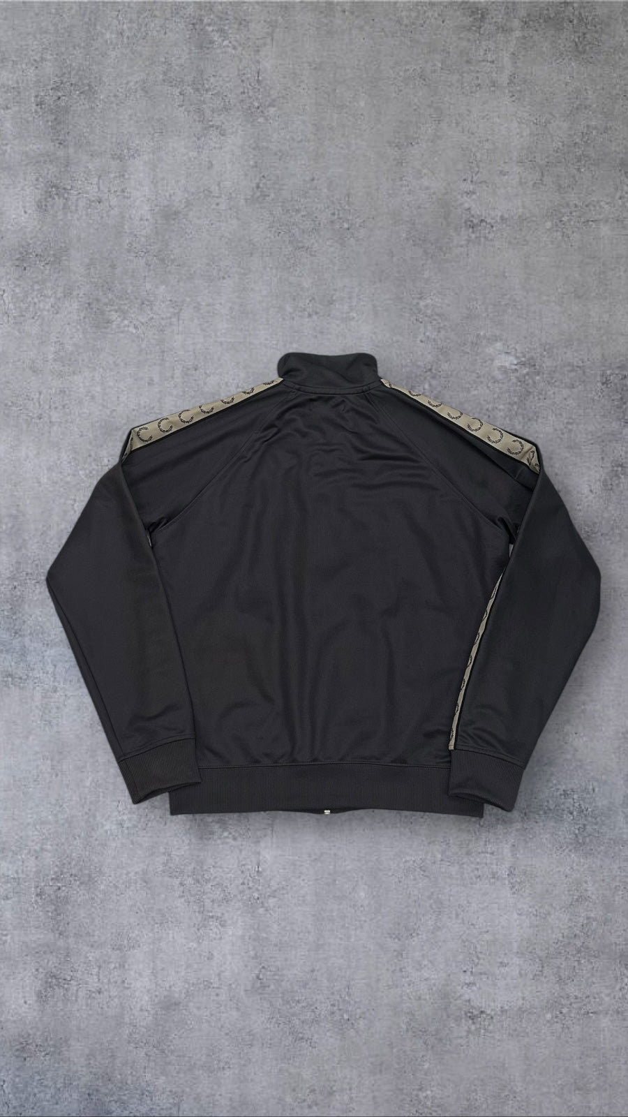 Fred Perry Trainingsjacke Taped Zip Jacke Grau Beige M