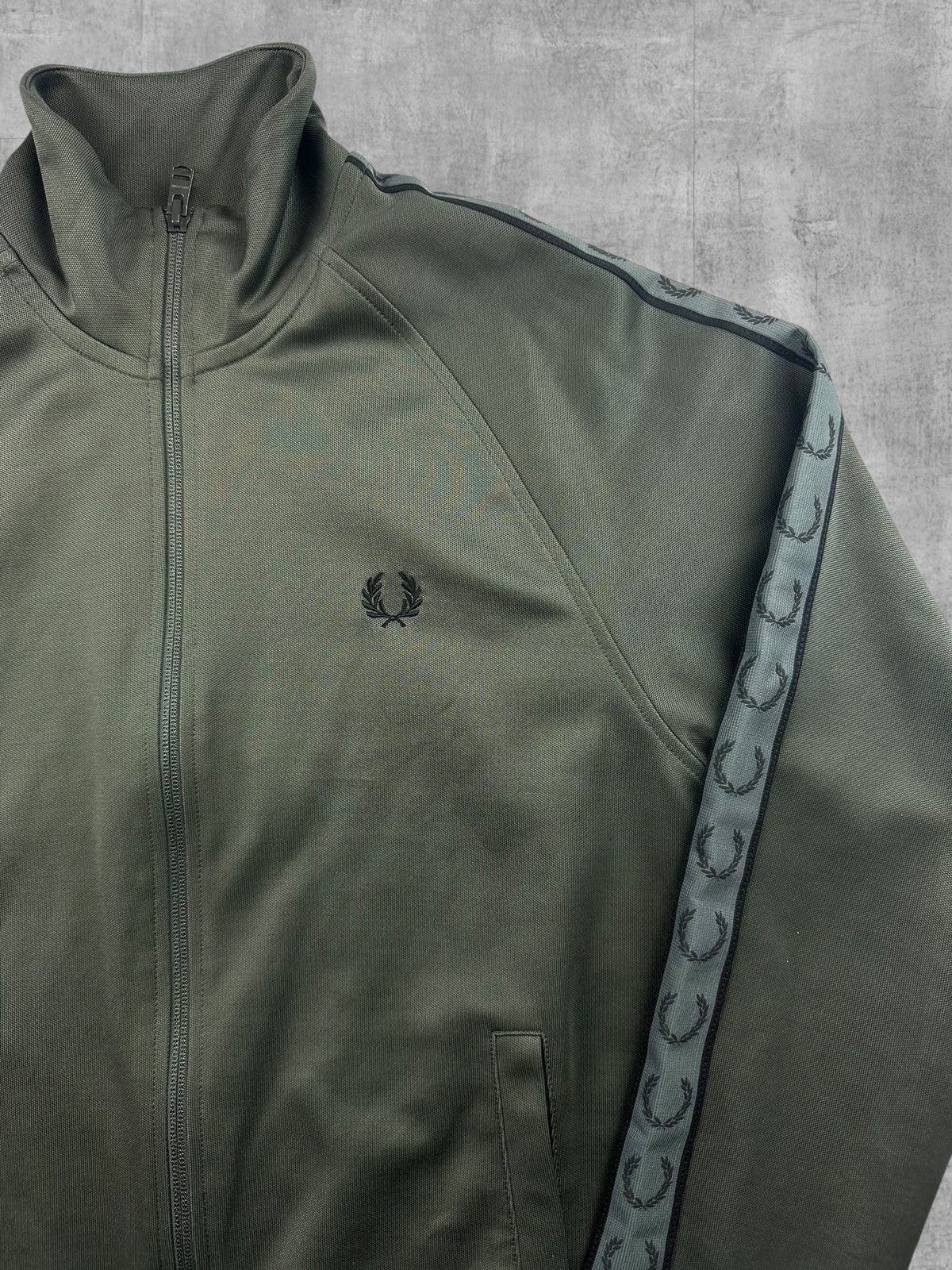 Fred Perry Trainingsjacke Taped Khaki Grau XS