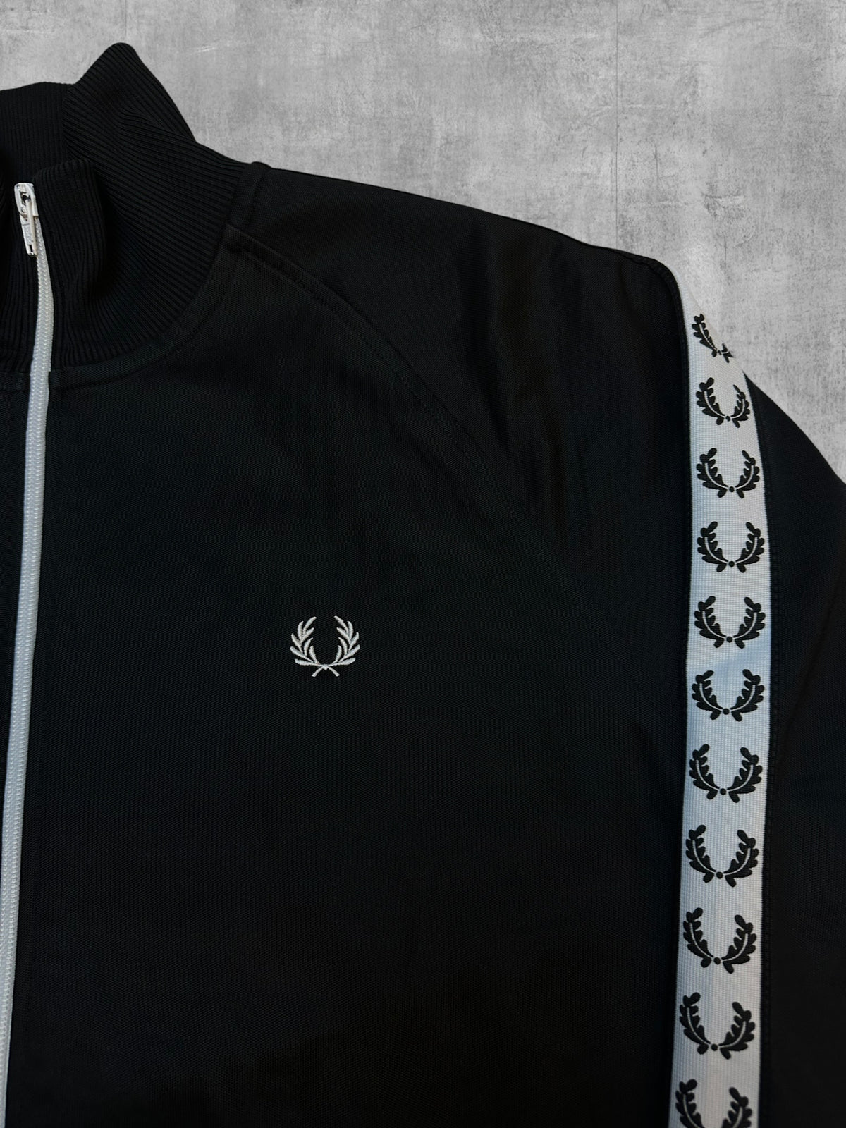 Fred Perry Trainingsjacke Taped Schwarz Weiß XL