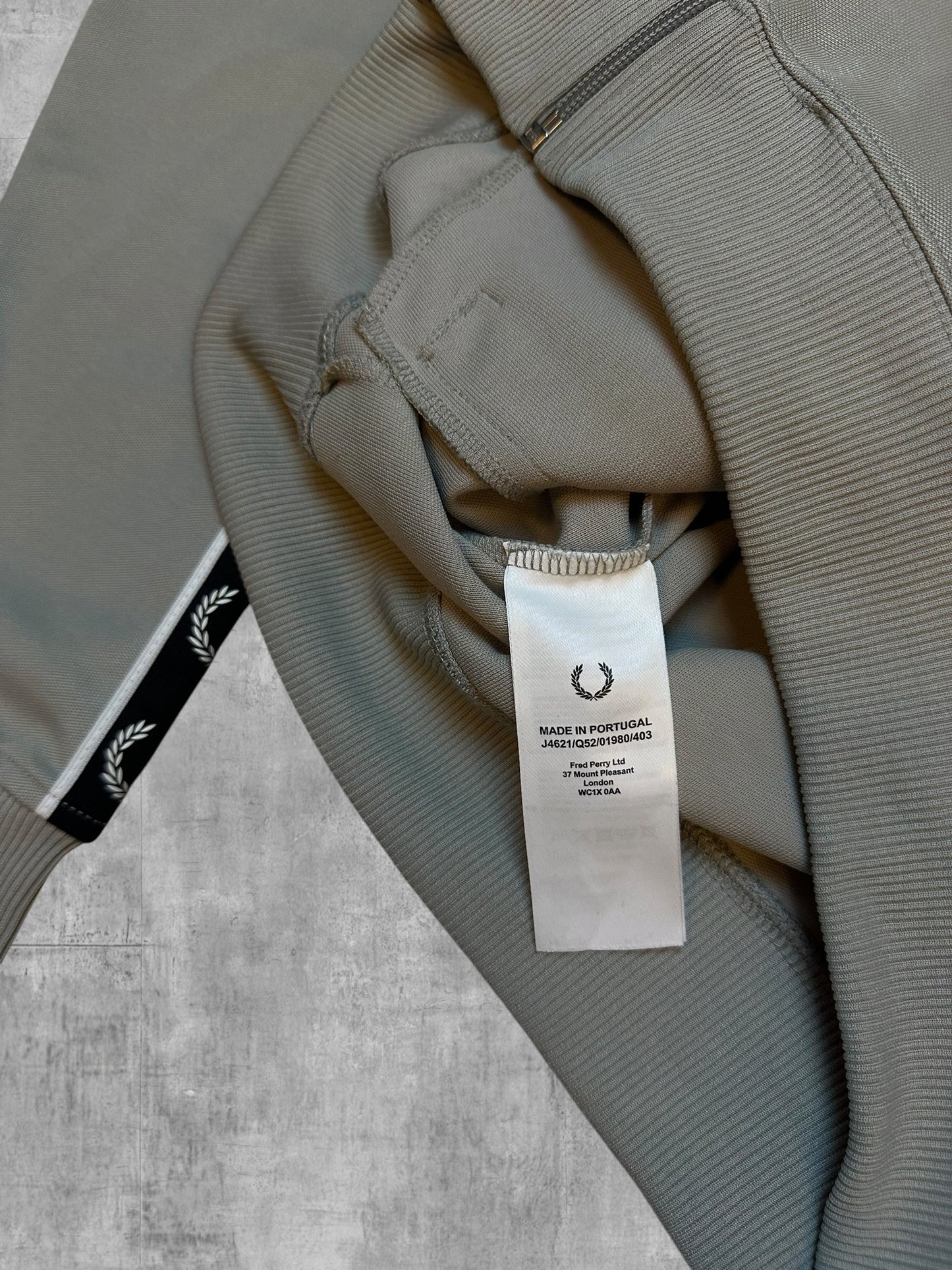 Fred Perry Trainingsjacke Taped Grau Schwarz Weiß M