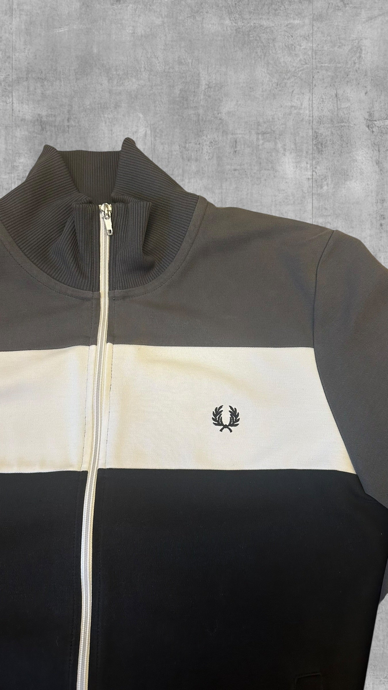Fred Perry Trainingsjacke Taped Zip Jacke Grau Weiß Schwarz L