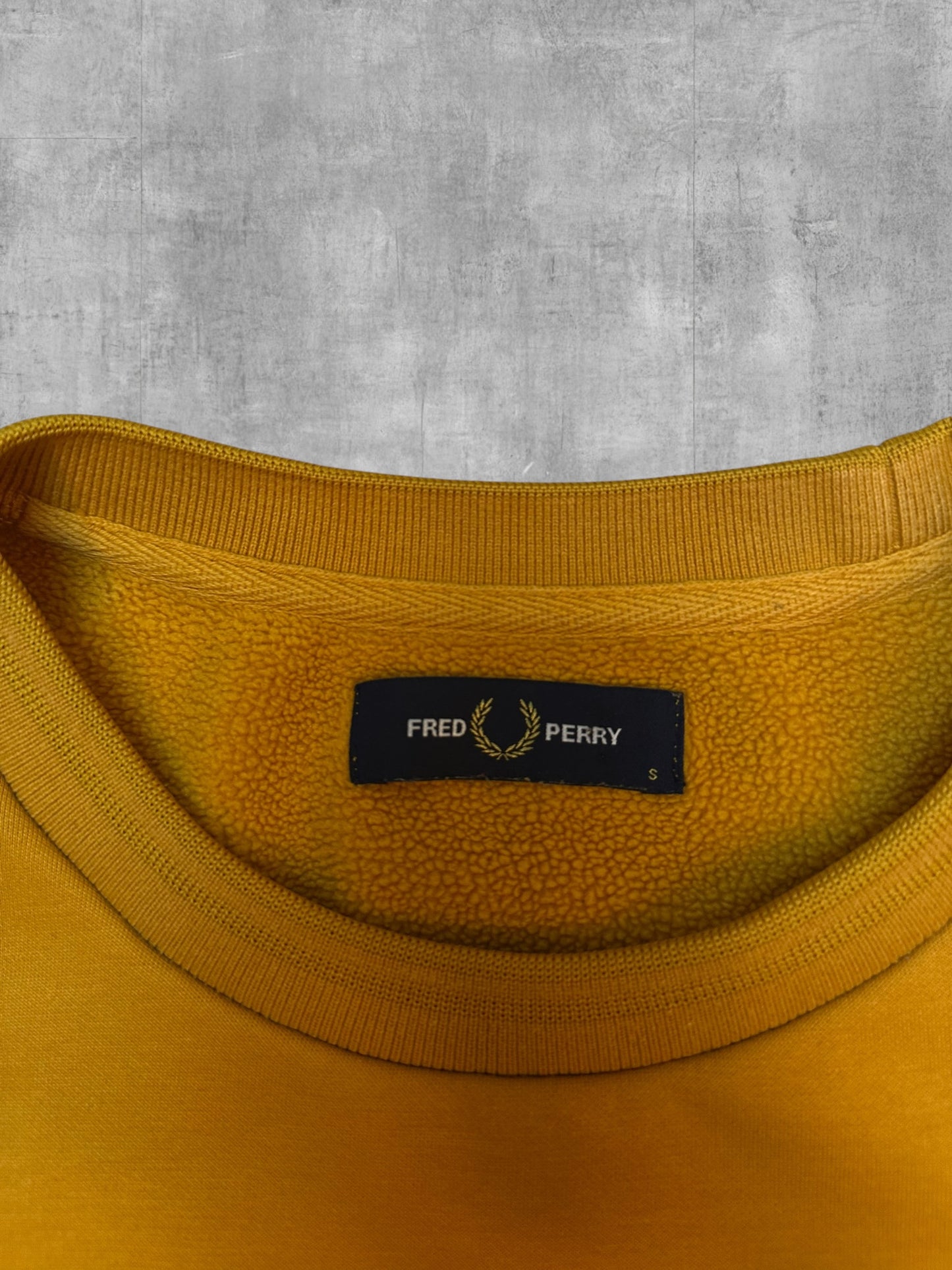 Fred Perry Sweatshirt Backprint Ocker S