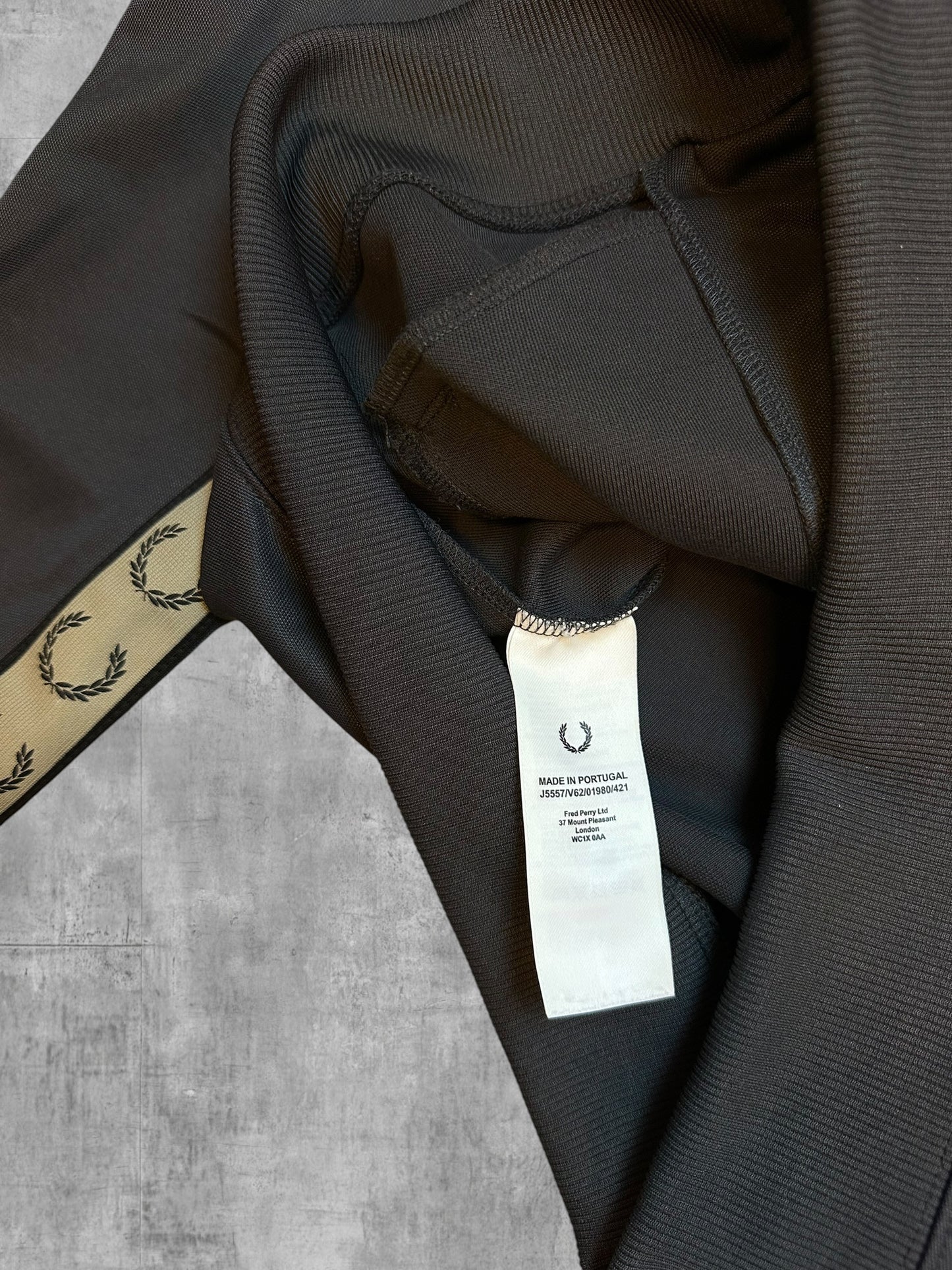 Fred Perry Trainingsjacke Taped Dunkelgrau Beige M