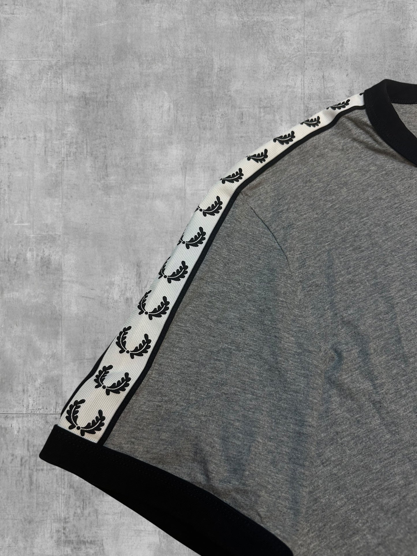 Fred Perry T-shirt taped Grau L