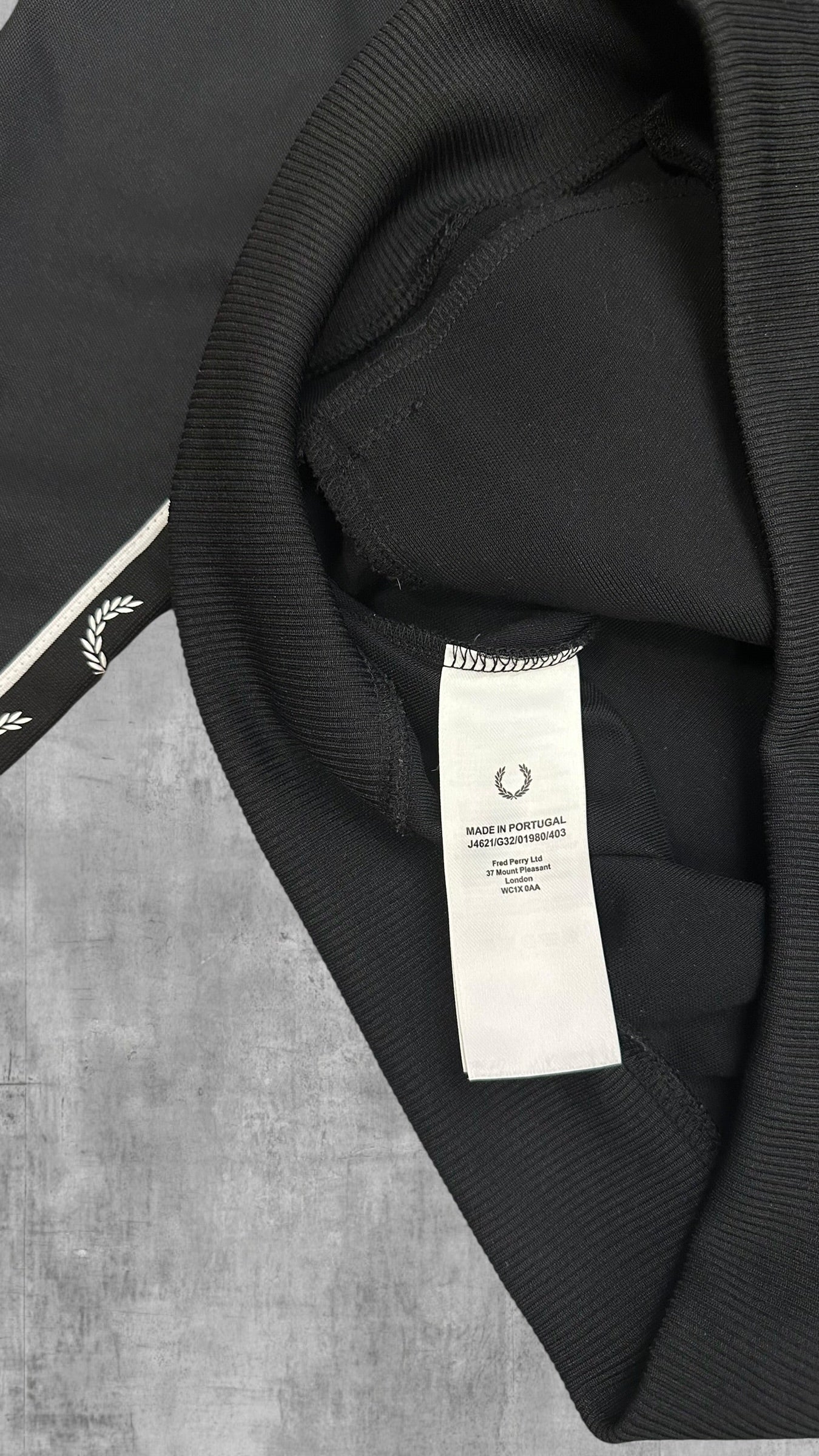 Fred Perry Trainingsjacke Taped Zip Jacke Schwarz Weiß M