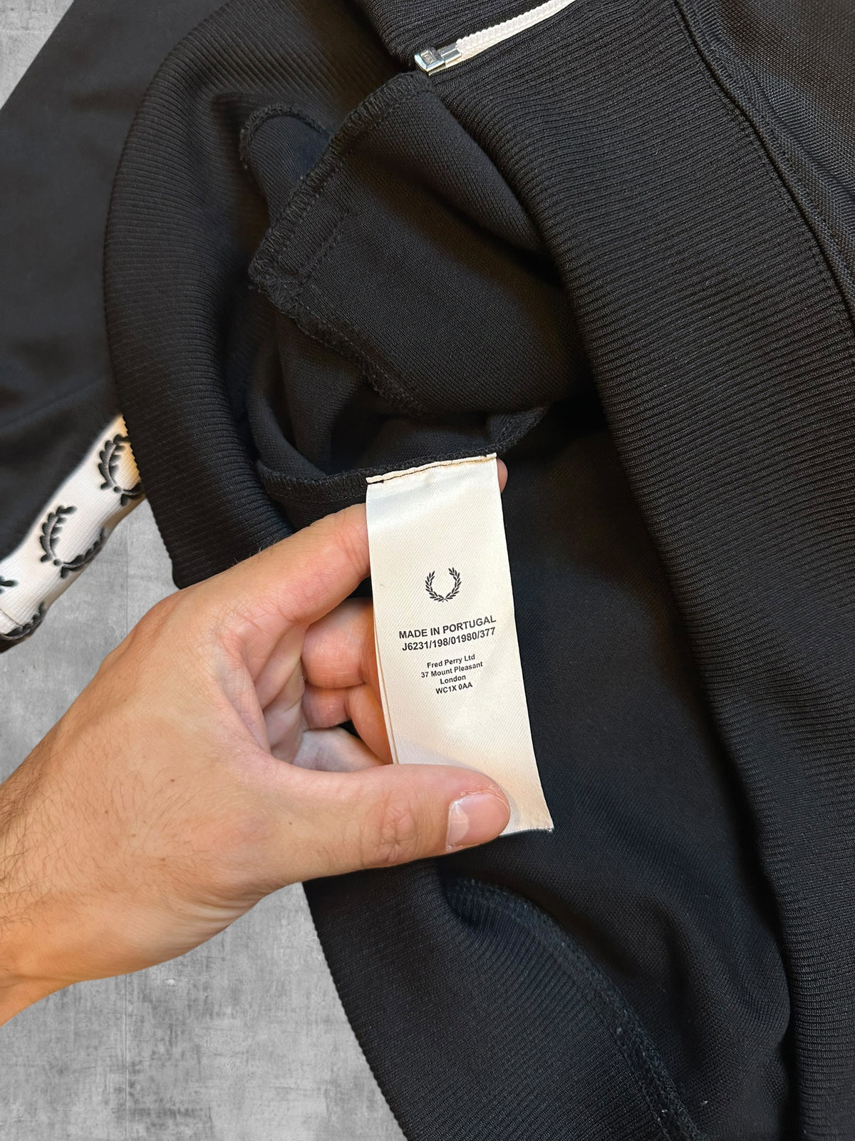 Fred Perry Trainingsjacke Taped Schwarz Weiß XL