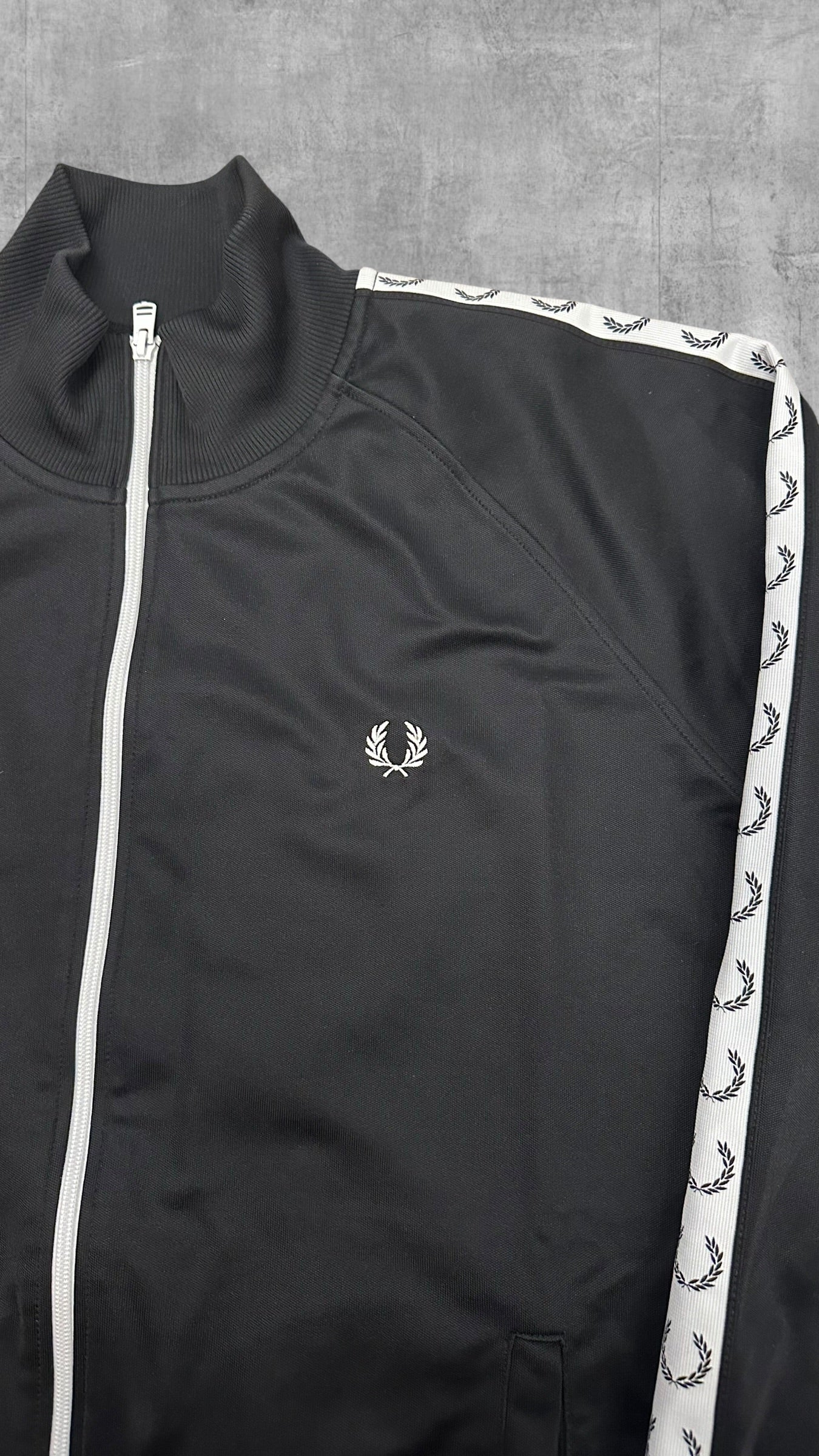 Fred Perry Trainingsjacke Taped Zip Jacke Schwarz Weiß XXL