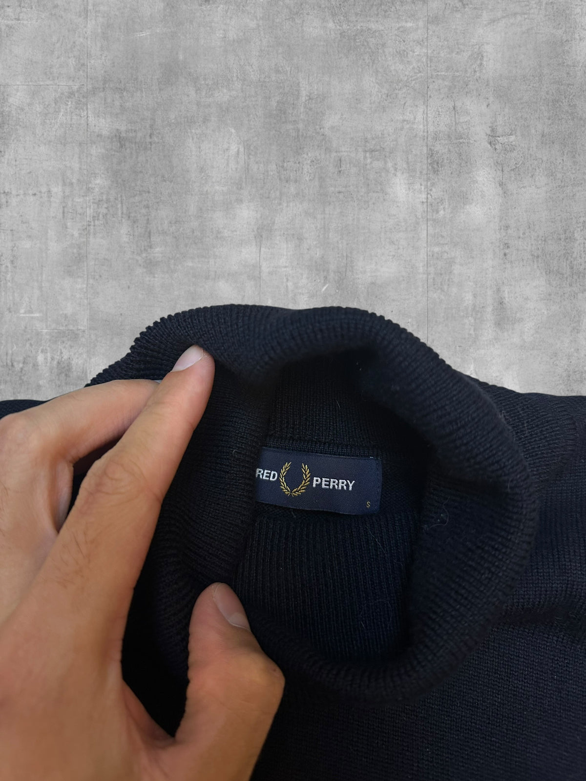 Fred Perry Rollkragenpullover Schwarz Gold S