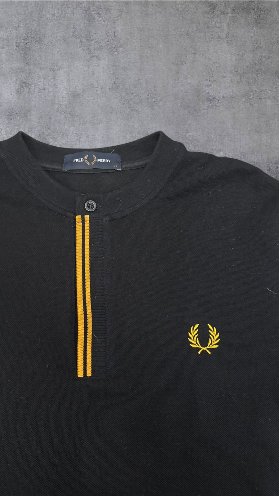 Fred Perry Longsleeve Schwarz Gold XS