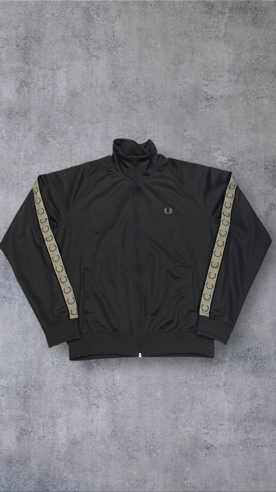 Fred Perry Trainingsjacke Taped Zip Jacke Grau Beige M