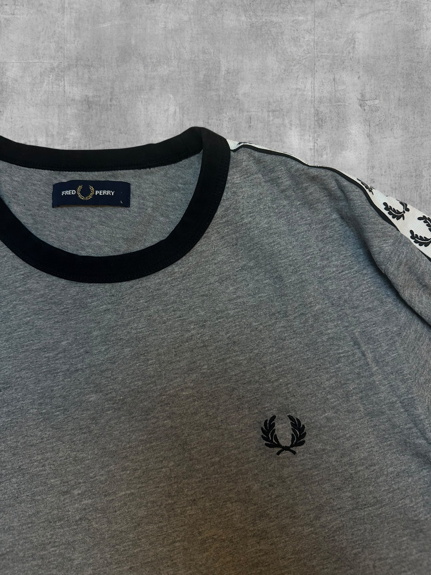 Fred Perry T-Shirt Taped Grau L