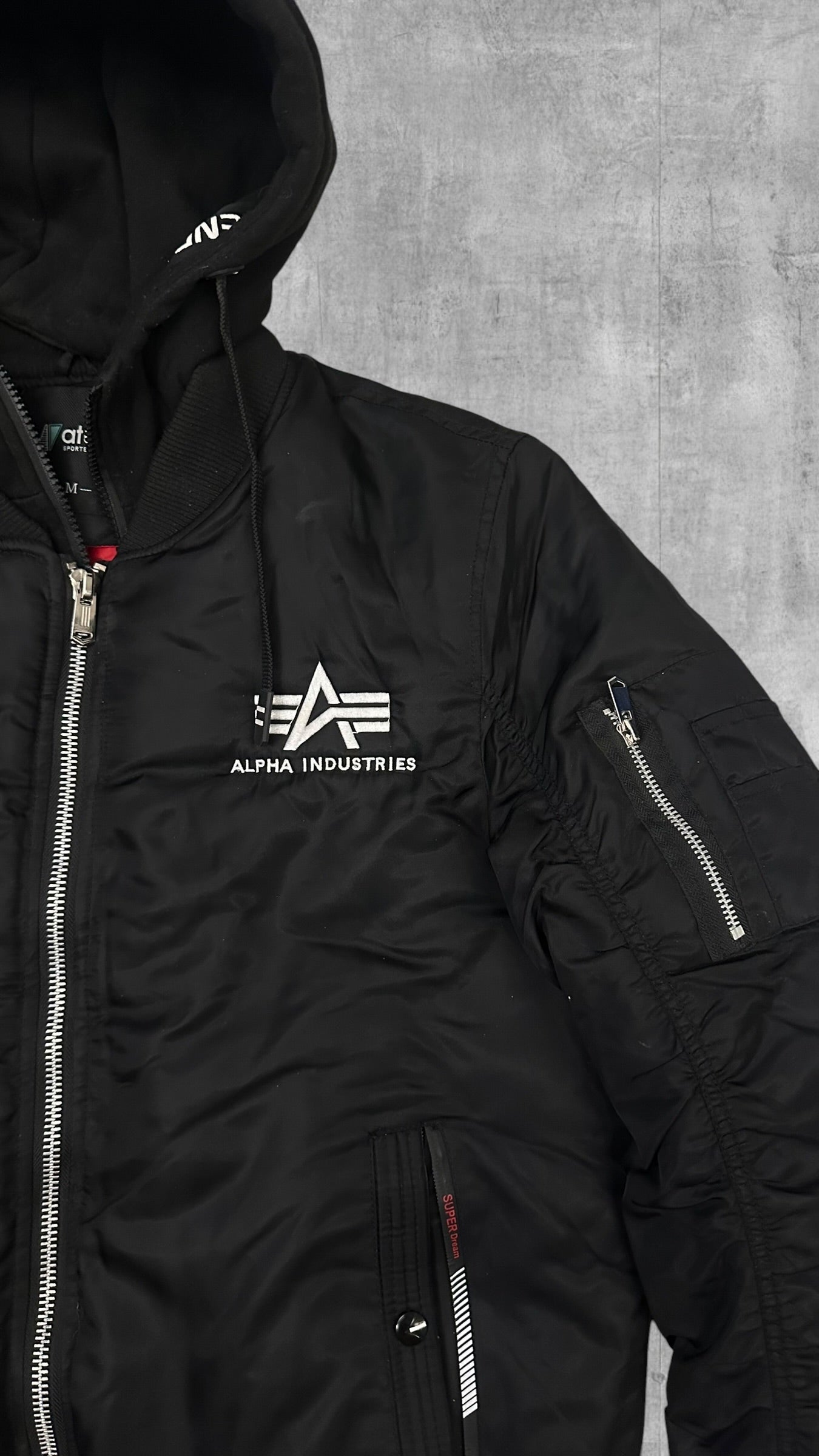 Alpha Industries Bomberjacke Schwarz mit flexibler innerer Kapuzenjacke M