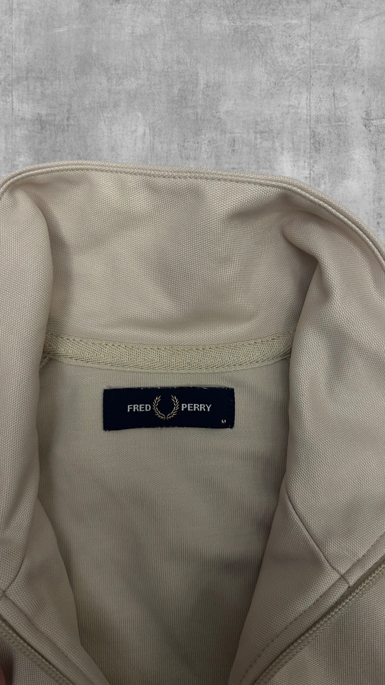 Fred Perry Trainingsjacke Taped Zip Jacke Beige Schwarz M