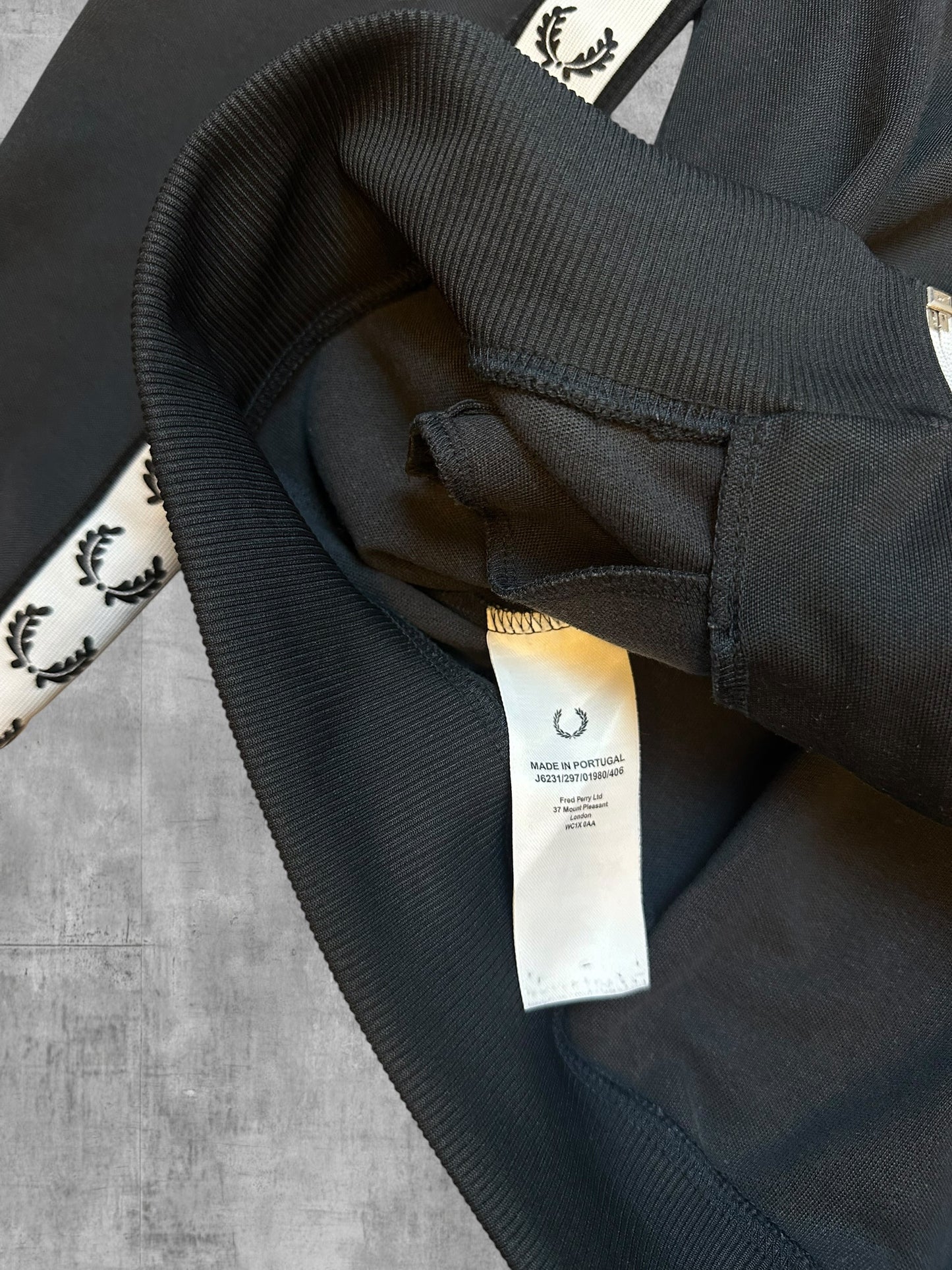 Fred Perry Trainingsjacke Taped Dunkelgrau Weiß Schwarz L