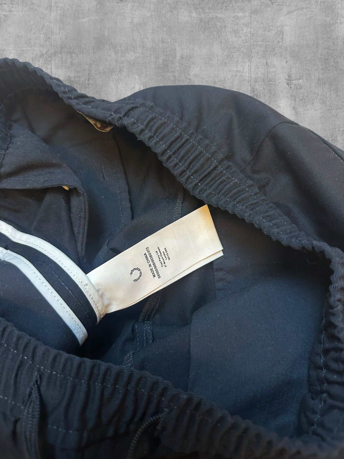 Fred Perry Shorts Kurze Hose Schwarz Größe 32 M / L