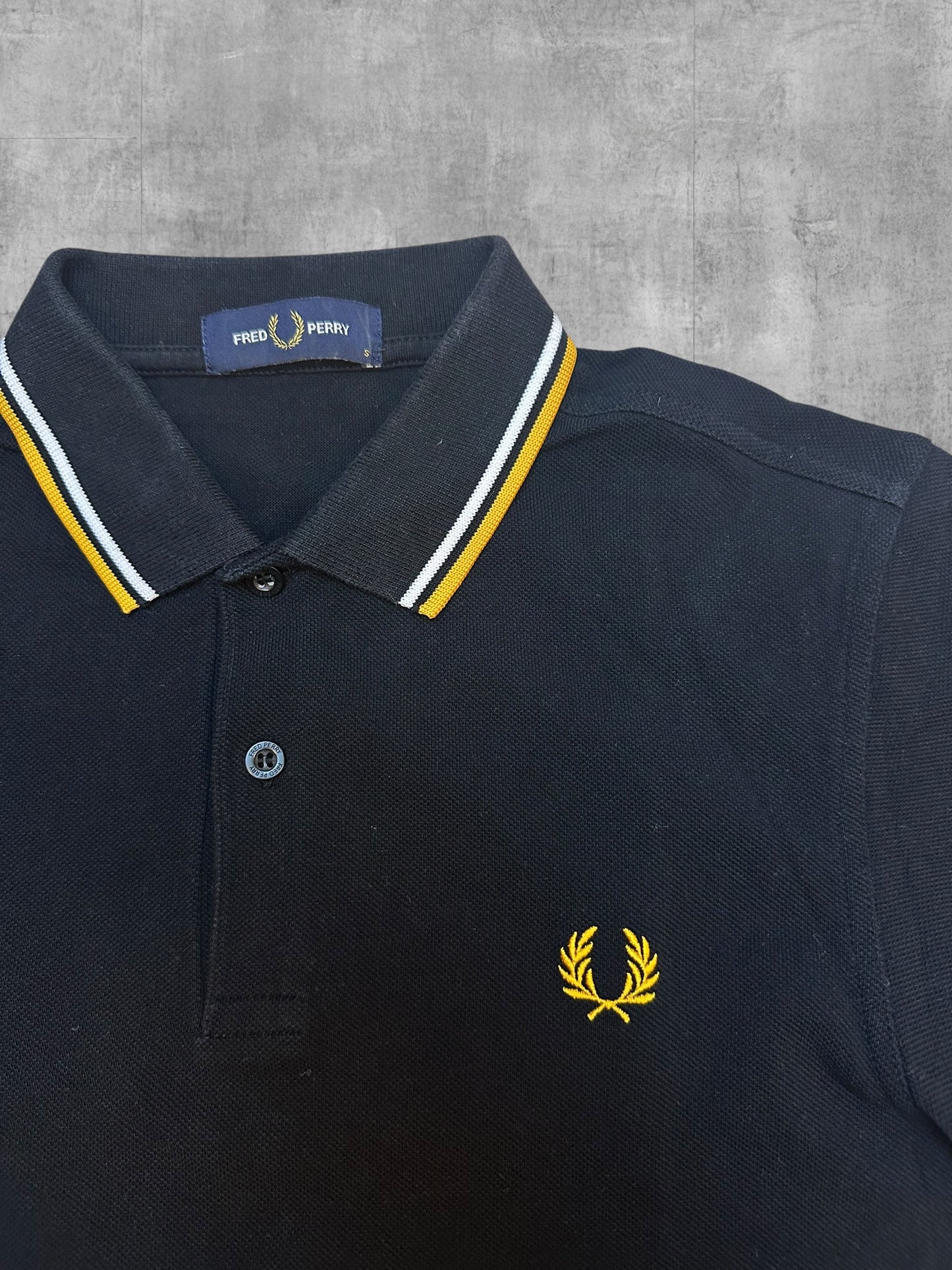 Fred Perry Polo Shirt Schwarz Gold S
