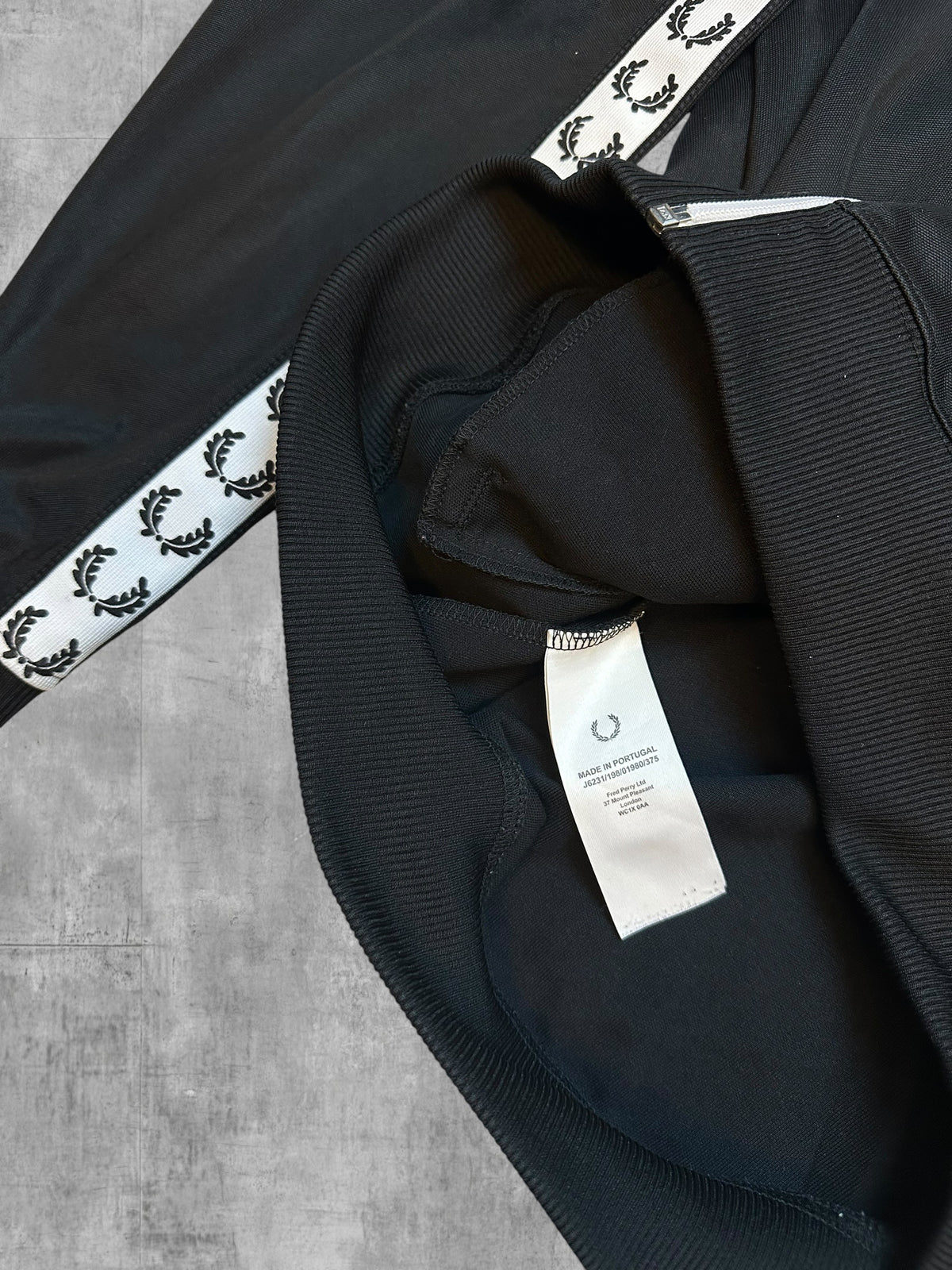 Fred Perry Trainingsjacke Taped Schwarz Weiß XL