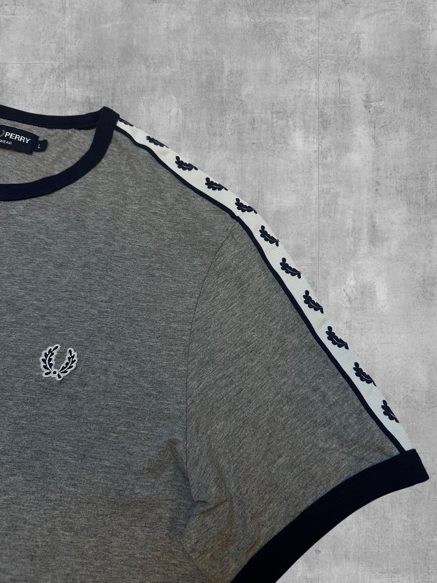 Fred Perry T-shirt Taped Grau L