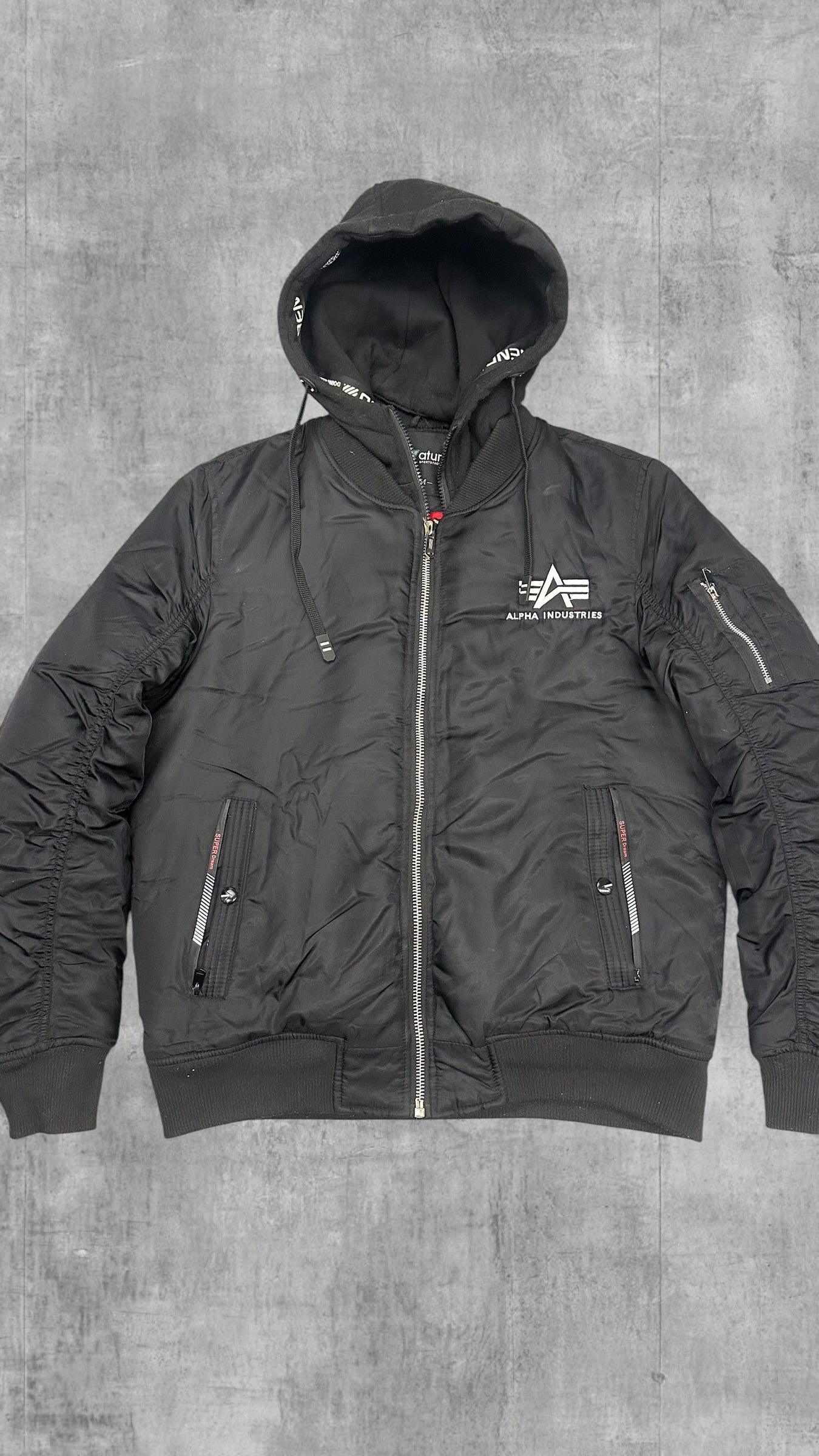 Alpha Industries Bomberjacke Schwarz mit flexibler innerer Kapuzenjacke M
