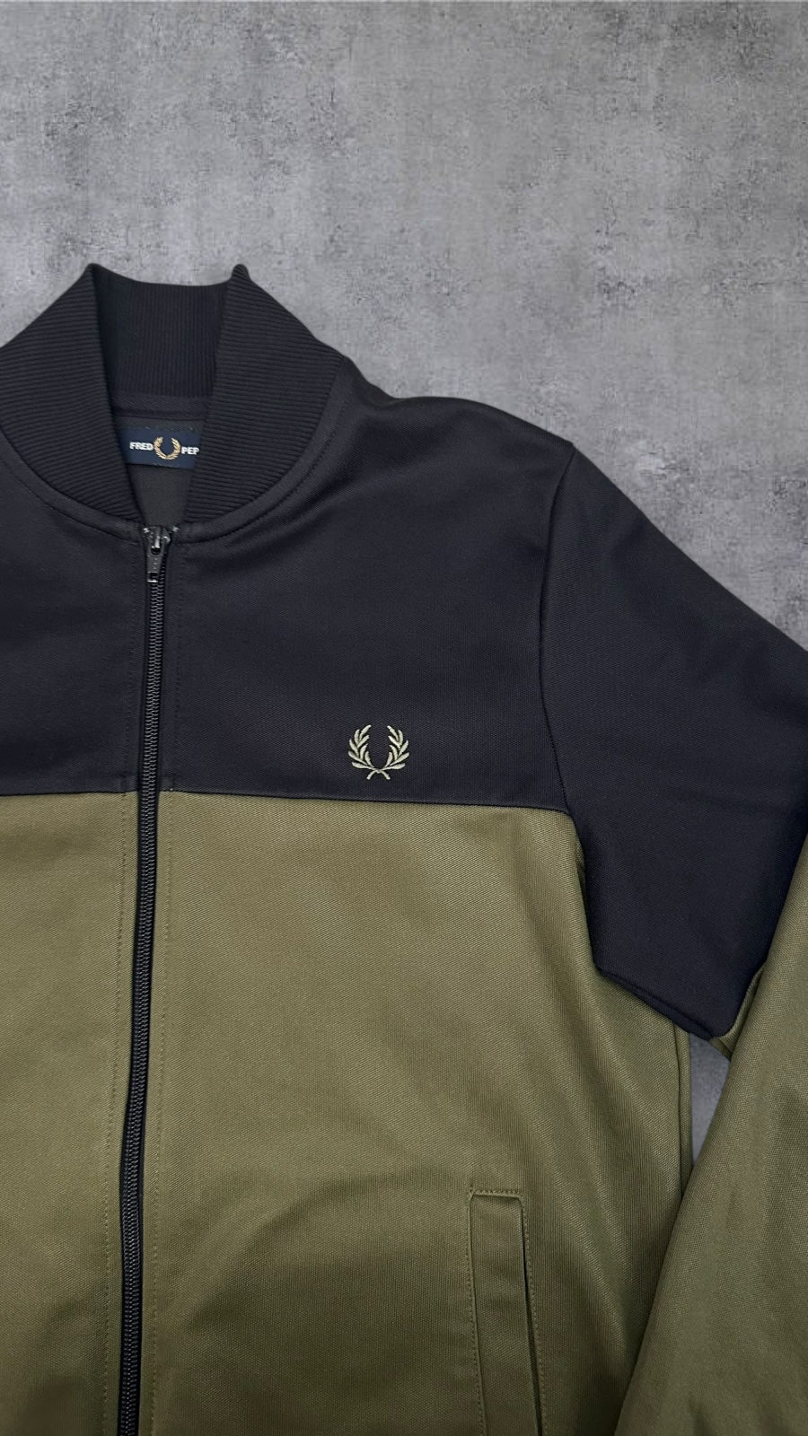 Fred Perry Trainingsjacke Taped Zip Jacke Khaki Schwarz S