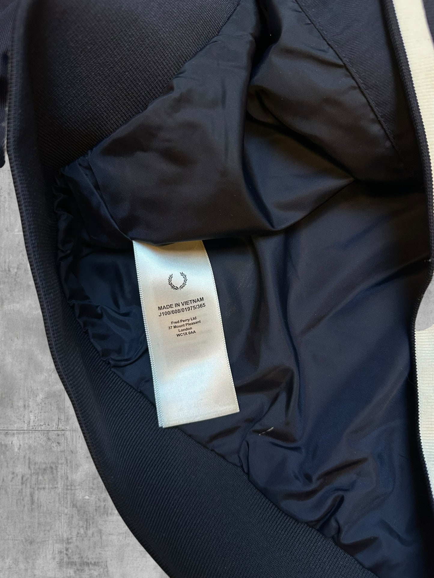 Fred Perry Bomberjacke Regenjacke Schwarz M