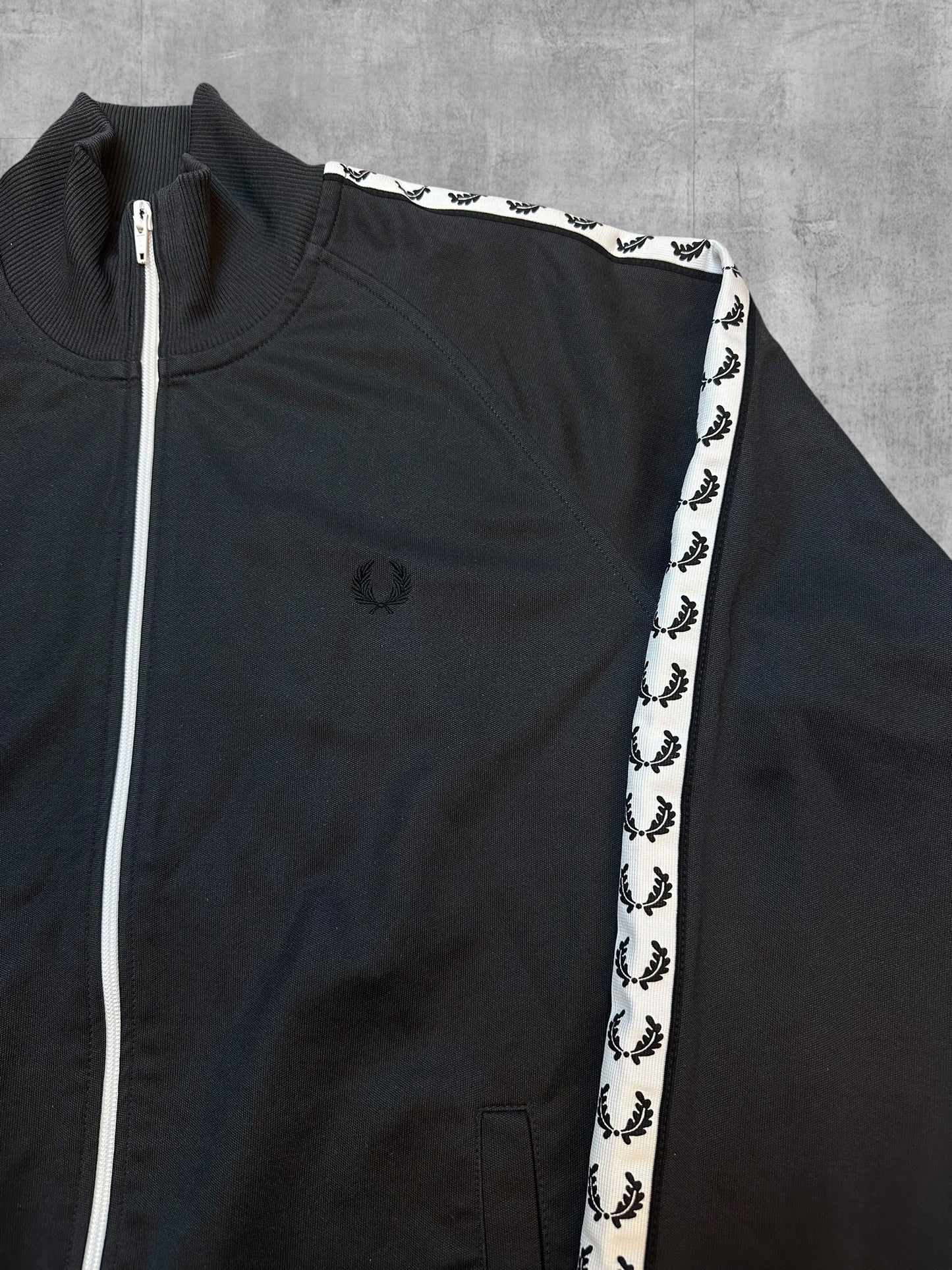 Fred Perry Trainingsjacke Taped Dunkelgrau Weiß Schwarz L
