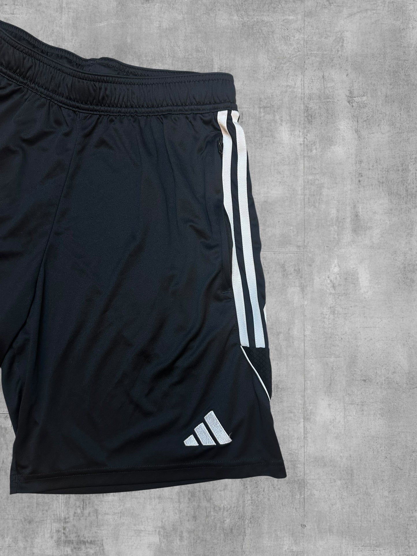 Adidas Shorts kurze Hose Schwarz Weiß M