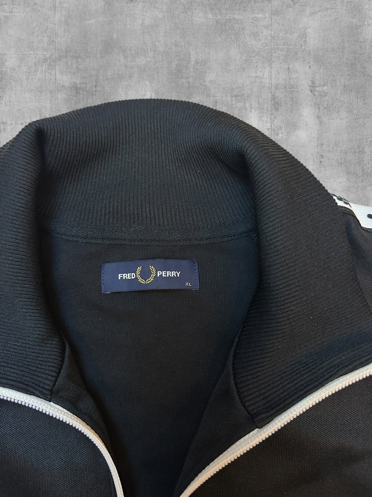 Fred Perry Trainingsjacke Taped Schwarz Weiß XL