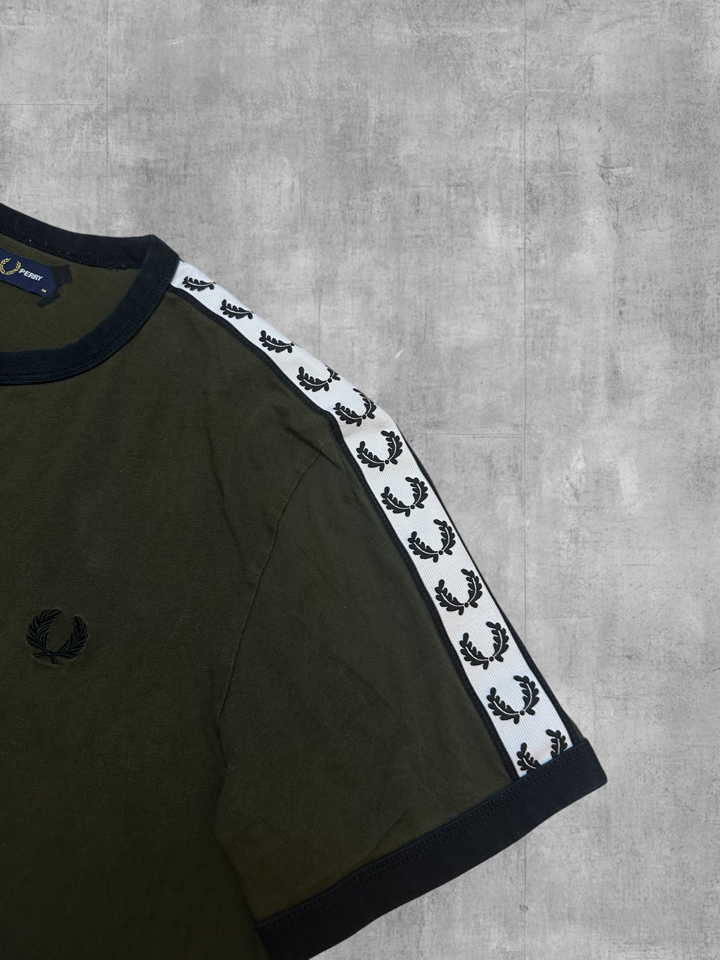 Fred Perry T-shirt Taped Olivgrün M