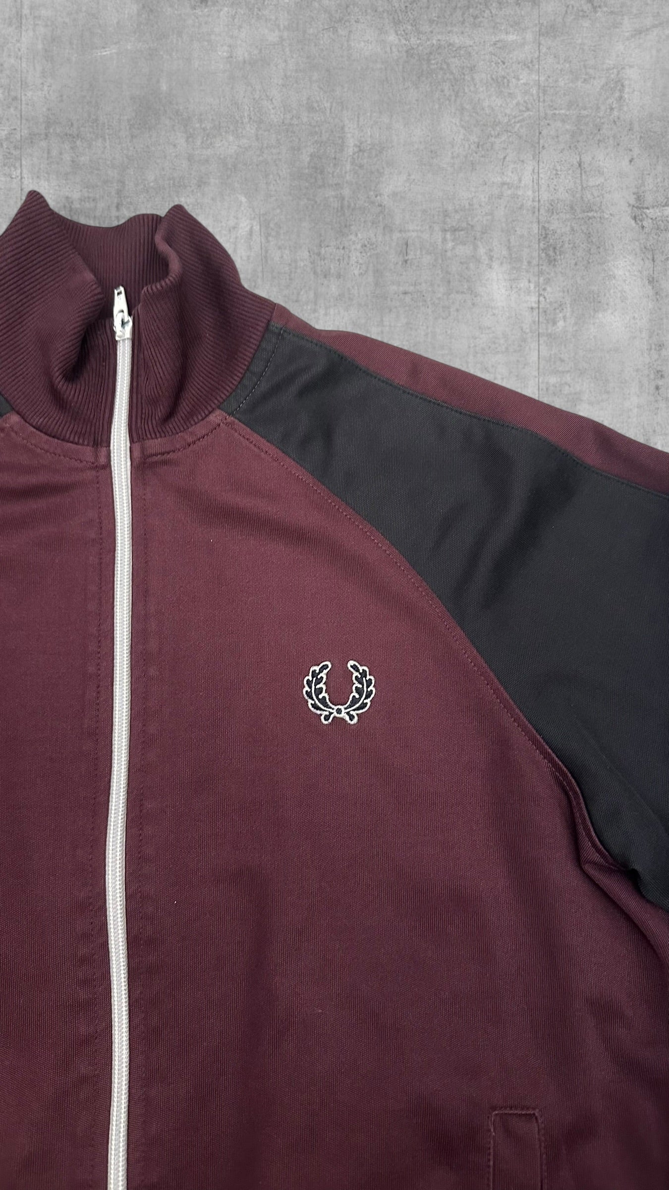 Fred Perry Trainingsjacke Taped Zip Jacke Weinrot Schwarz Frauengröße XL Männer M
