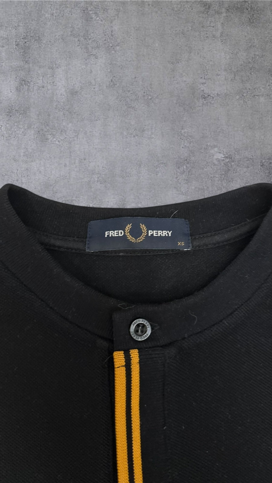 Fred Perry Longsleeve Schwarz Gold XS