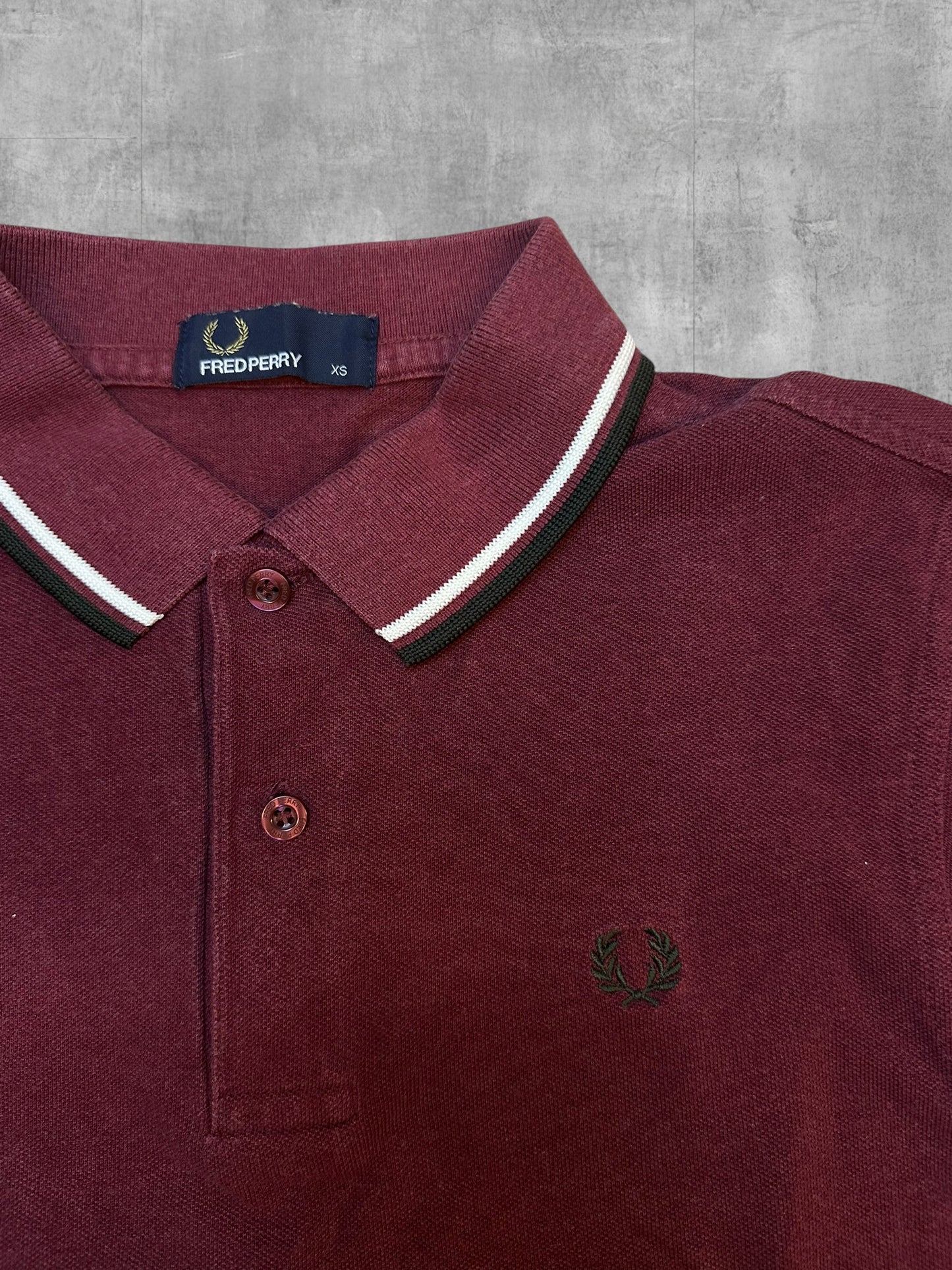 Fred Perry Polo Shirt Weinrot Khaki XS