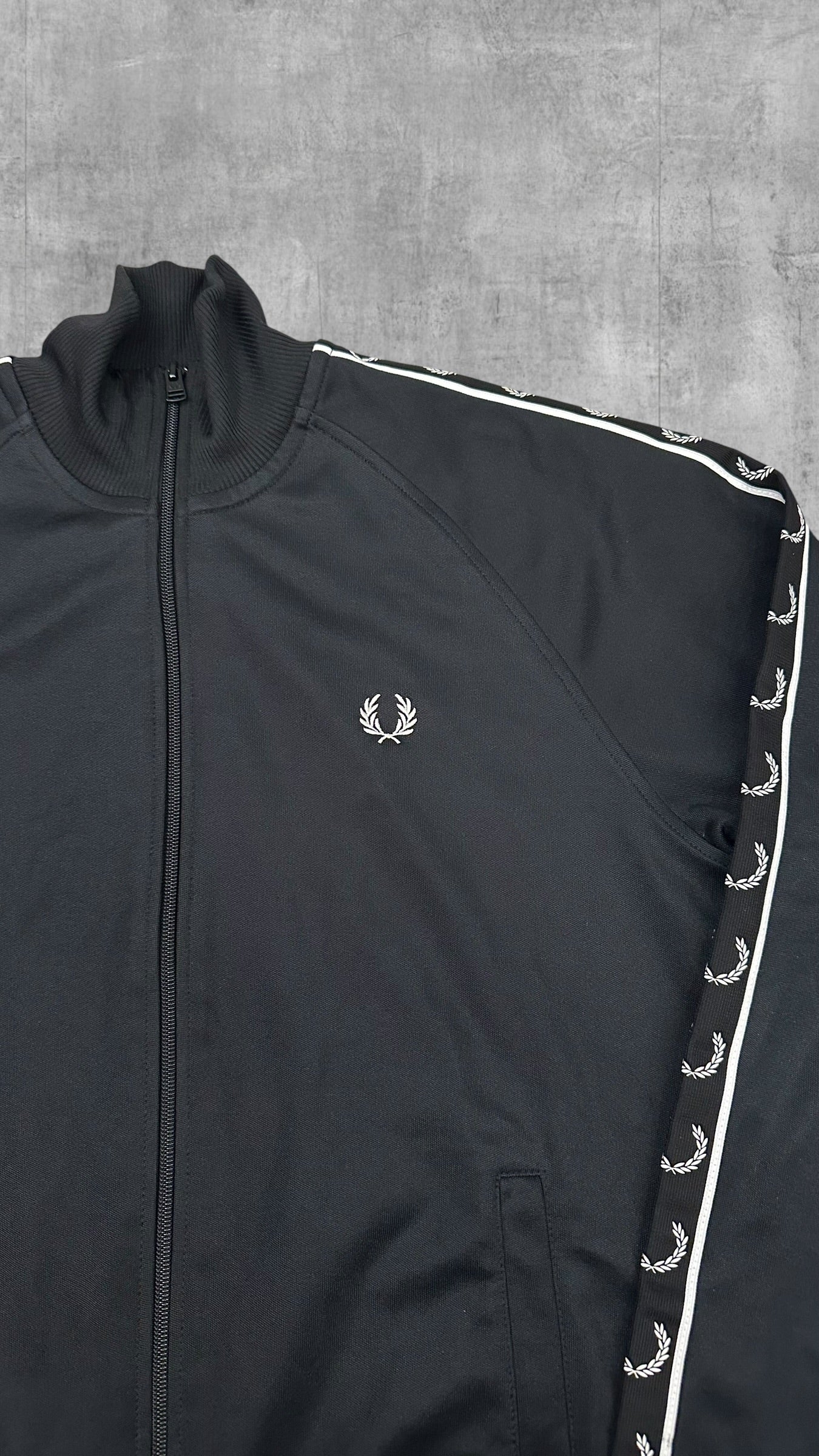 Fred Perry Trainingsjacke Taped Zip Jacke Schwarz Weiß M