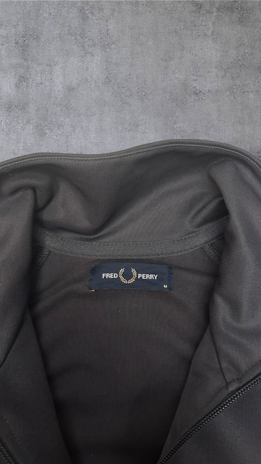 Fred Perry Trainingsjacke Taped Zip Jacke Grau Beige M