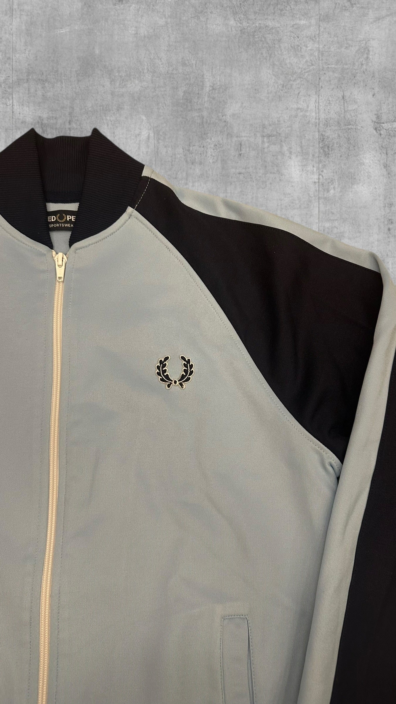 Fred Perry Trainingsjacke Taped Zip Jacke Hellblau Navy Blau S