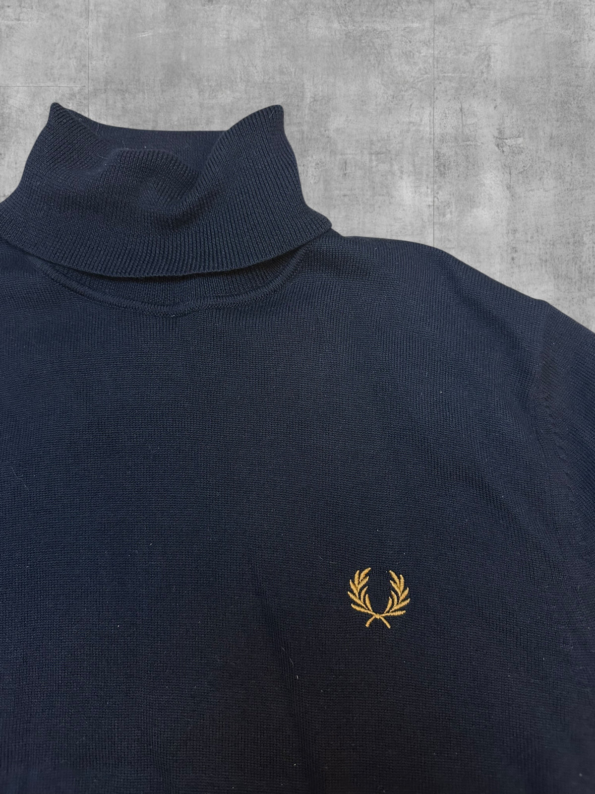 Fred Perry Rollkragenpullover Schwarz Gold S