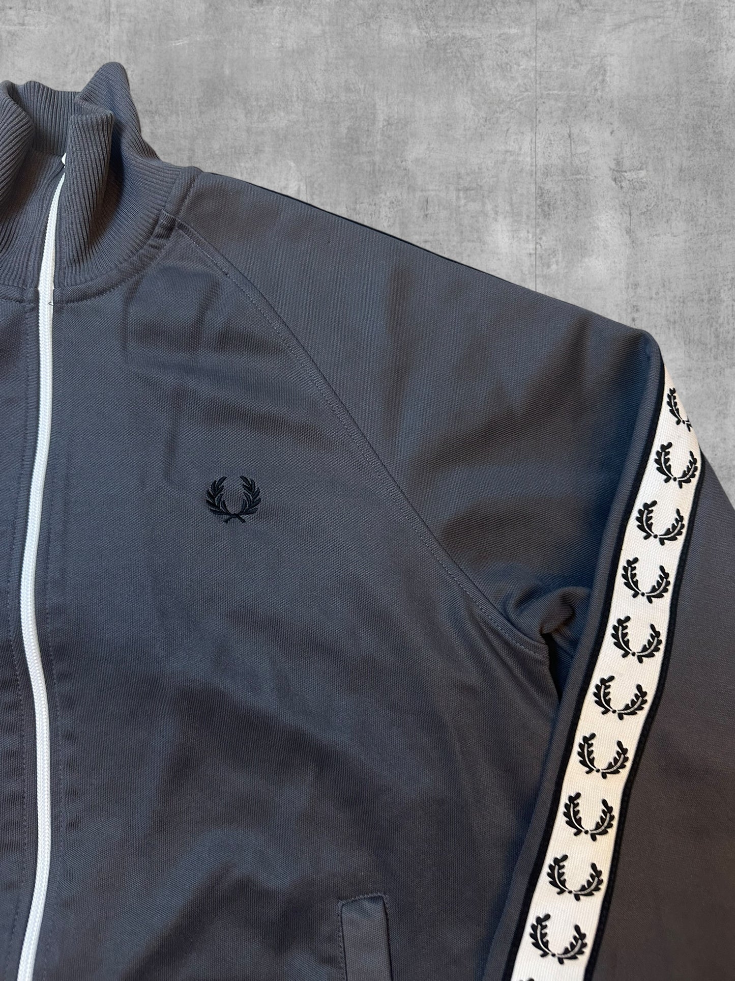 Fred Perry Trainingsjacke Taped Grau Schwarz Weiß S