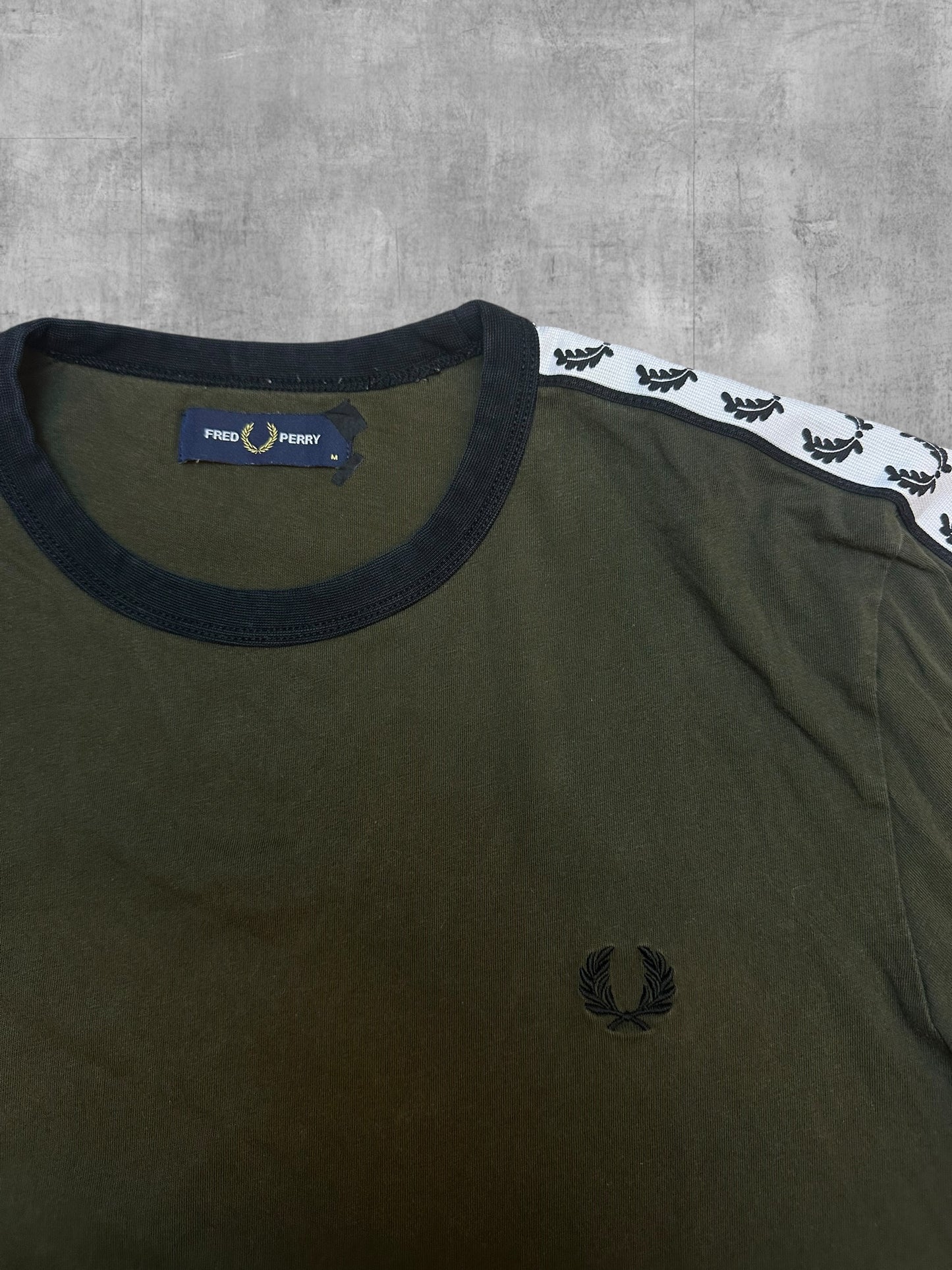 Fred Perry T-shirt Taped Olivgrün M