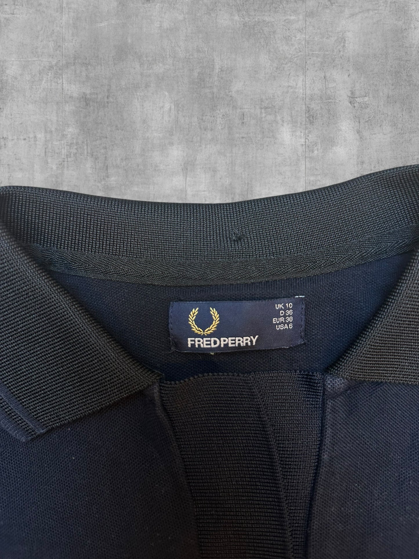 Fred Perry Polo Shirt Schwarzblau Frauengröße M (38)