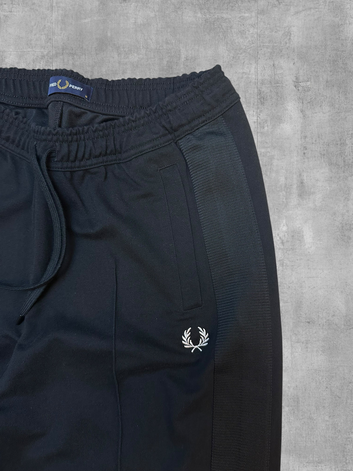 Fred Perry Stoffhose Bundfalte Schwarz M