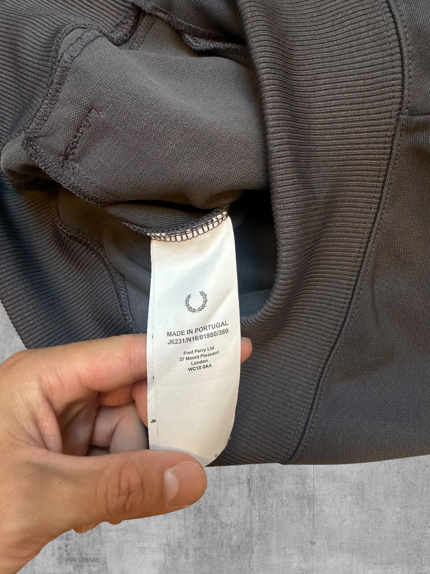 Fred Perry Trainingsjacke Taped Grau Schwarz Weiß S