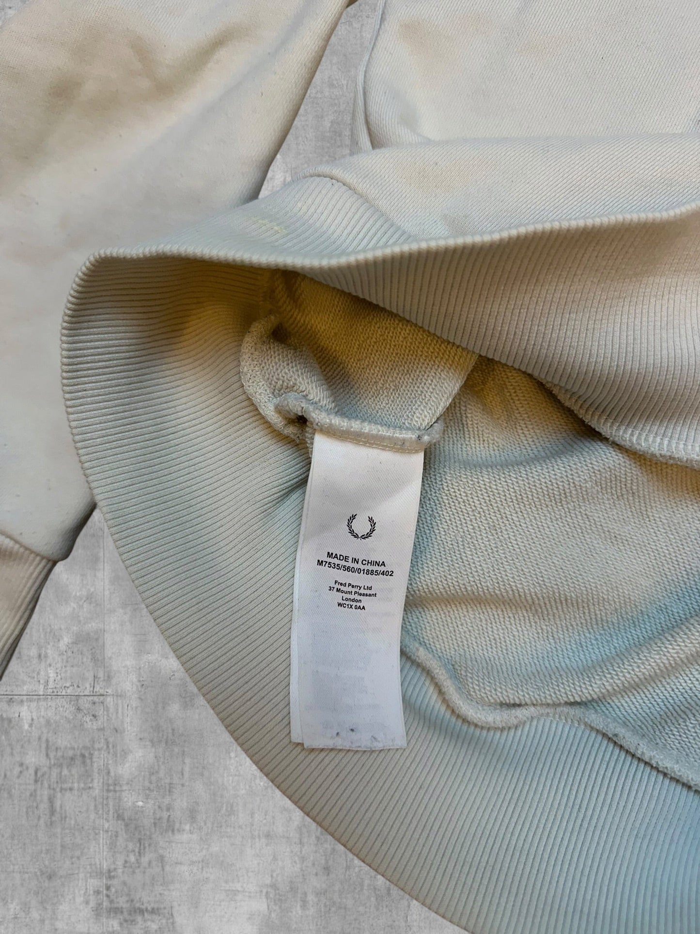 Fred Perry Sweatshirt Creme - Etikett