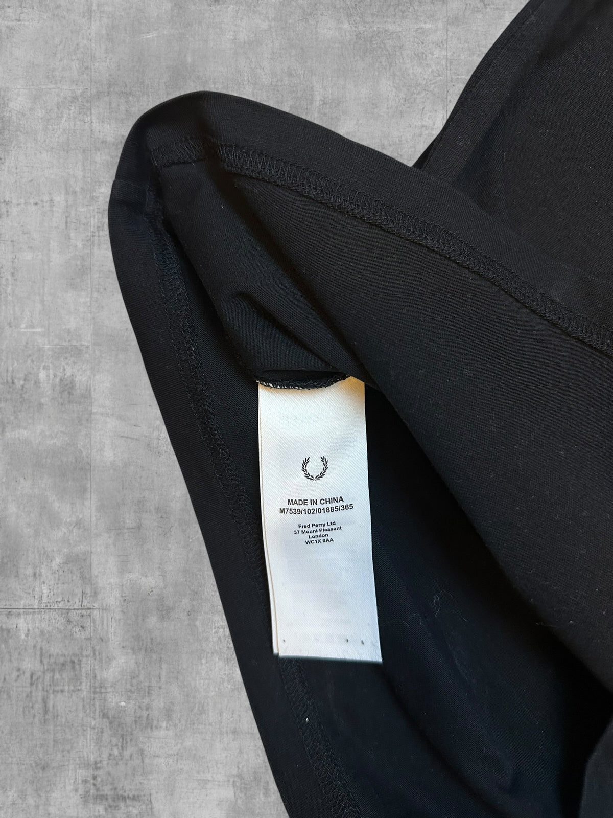 Fred Perry T-Shirt Schwarz - Etikett