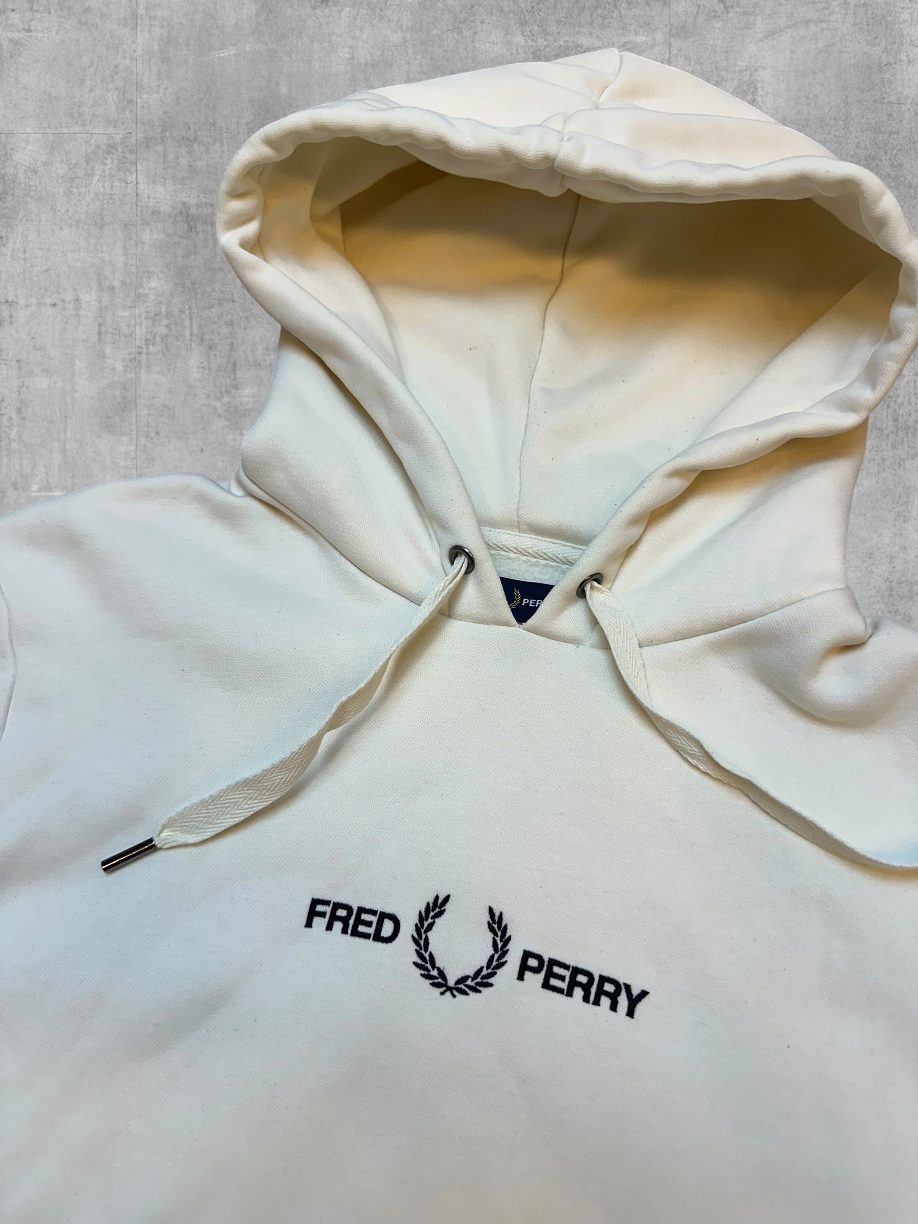 Fred Perry Hoodie Creme - Logo