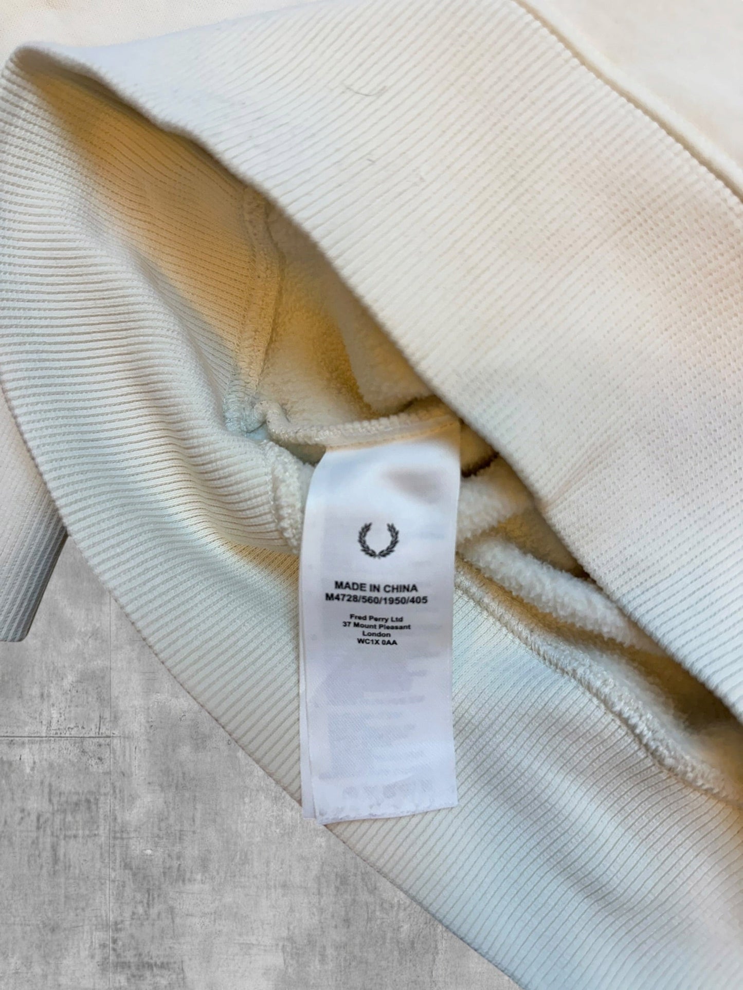 Fred Perry Hoodie Creme - Etikett