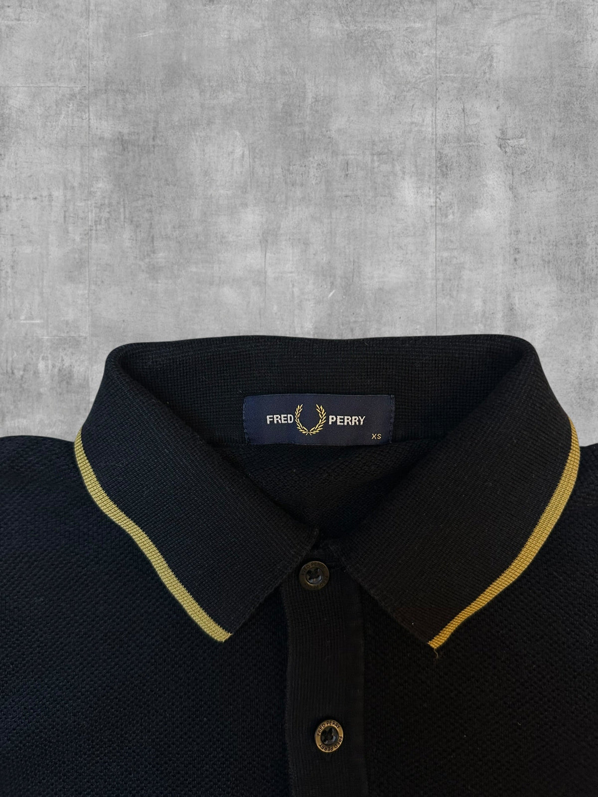 Fred Perry Poloshirt Schwarz Gold XS - Nackentag
