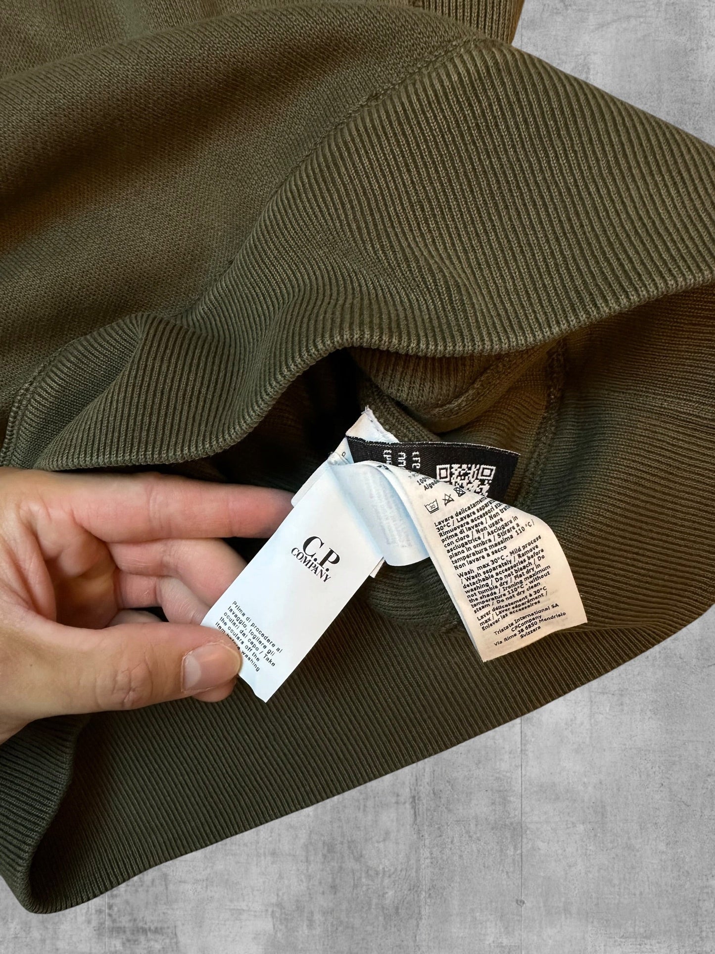 C.P. Company Sweatshirt Oliv S - Etikett Detail